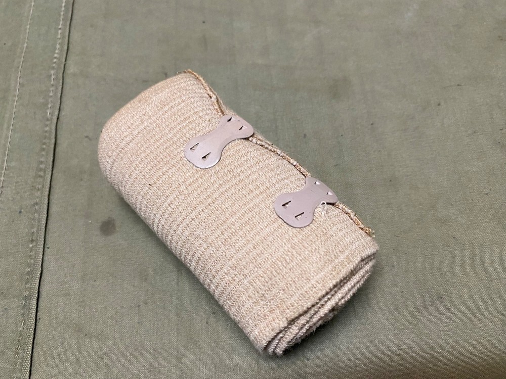 ORIGINAL WWII US ARMY MEDIC MEDICAL FIRST AID COMPRESSION BANDAGE WRAP