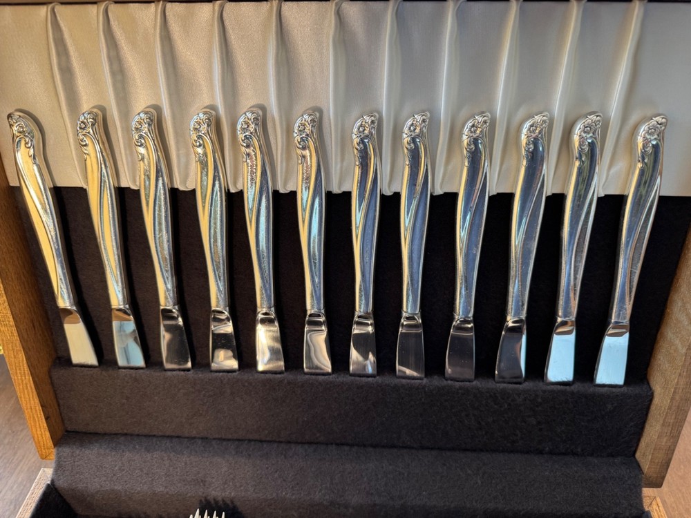 64pc Wm Rogers silverplated flatware set for 12