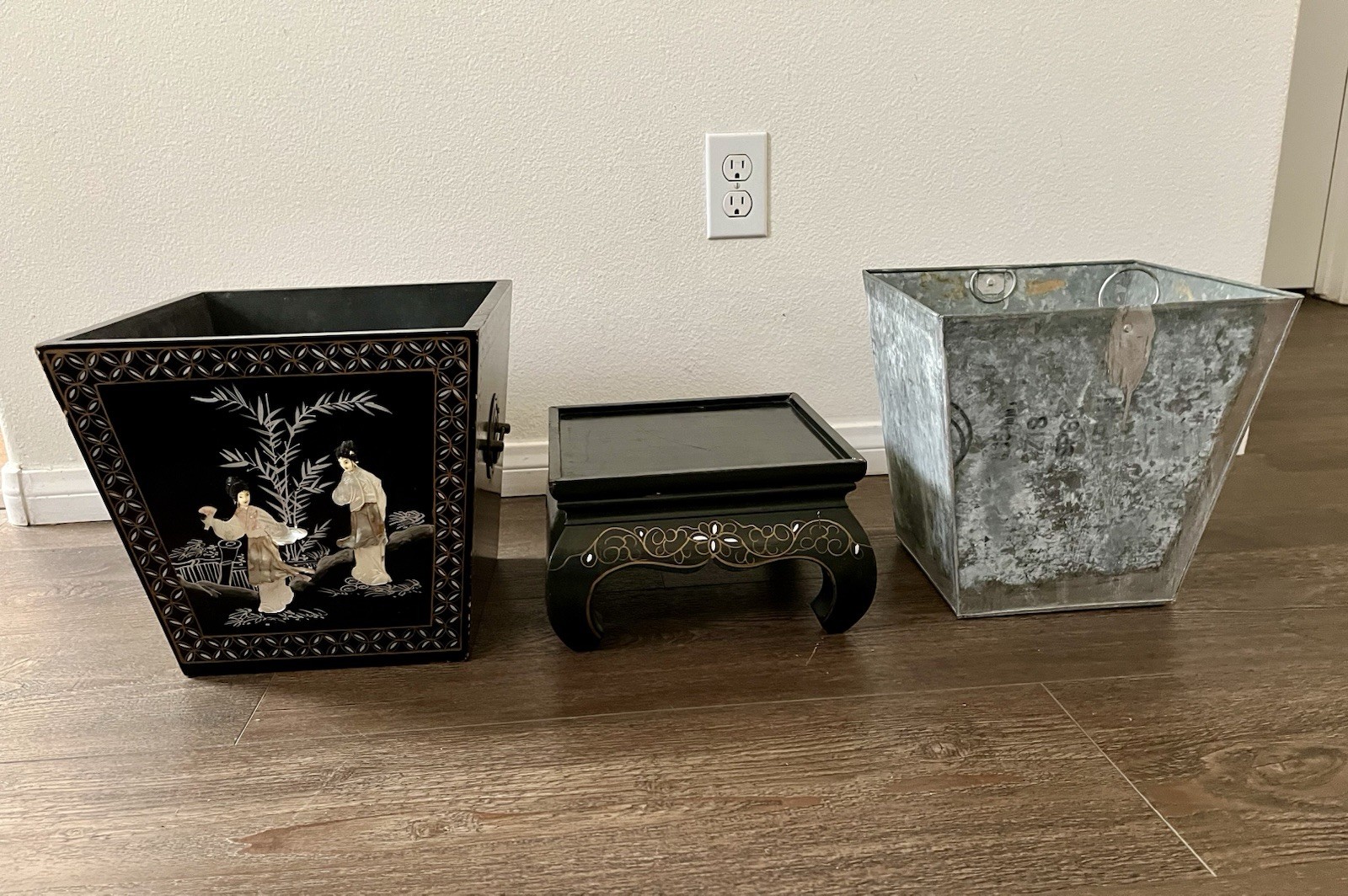 Chinese Black Lacquer Planter/bin/trash Can With Mother-of-pearl Figures 17”