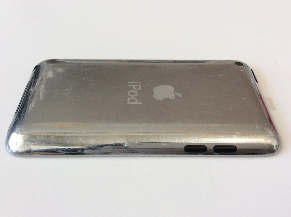 Apple iPod touch 4th Generation White (32 GB) - Good Condition