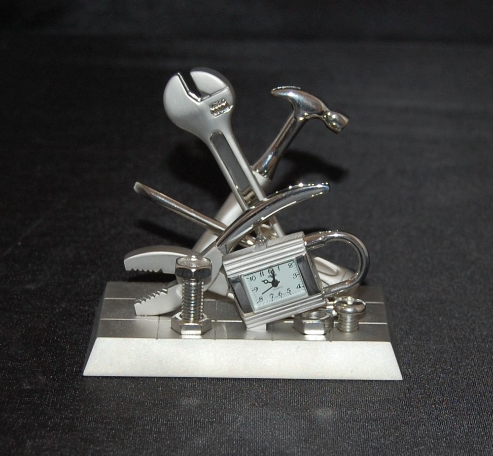 Sanis multi tool clock