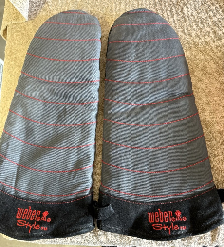 Weber Grill Apron, Mitt Set, Spatula, & Grate Scrubbers