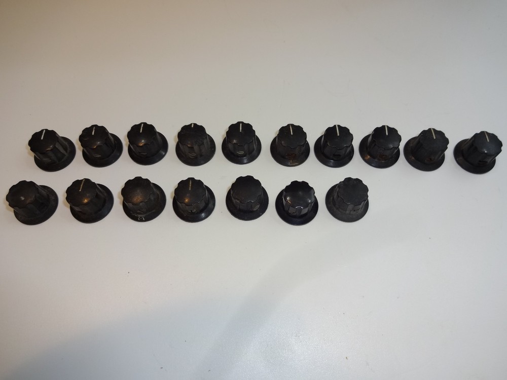 17 Vintage Black Bakelite 3/4" DAKA-WARE Ribbed Knobs 0.25 Inch Shaft