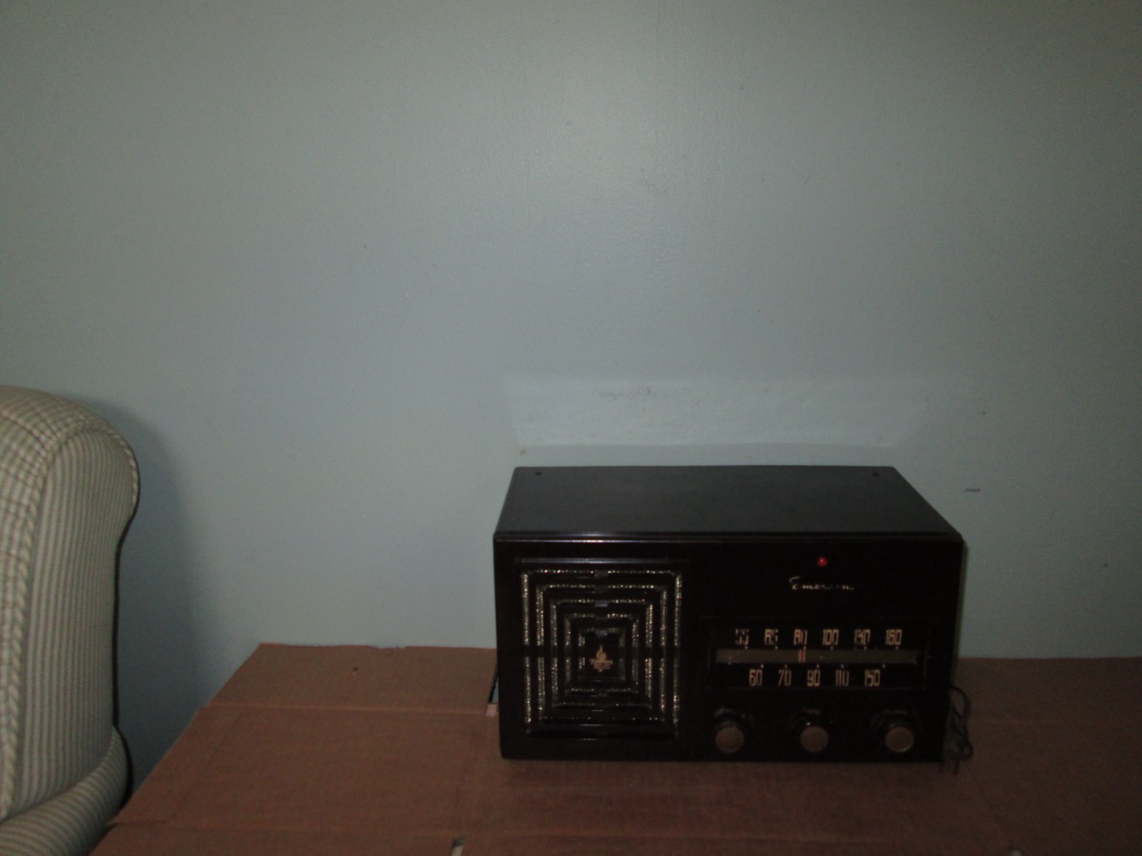 1953 Emerson 756B AM Bakelite Brown Tube Radio Vintage