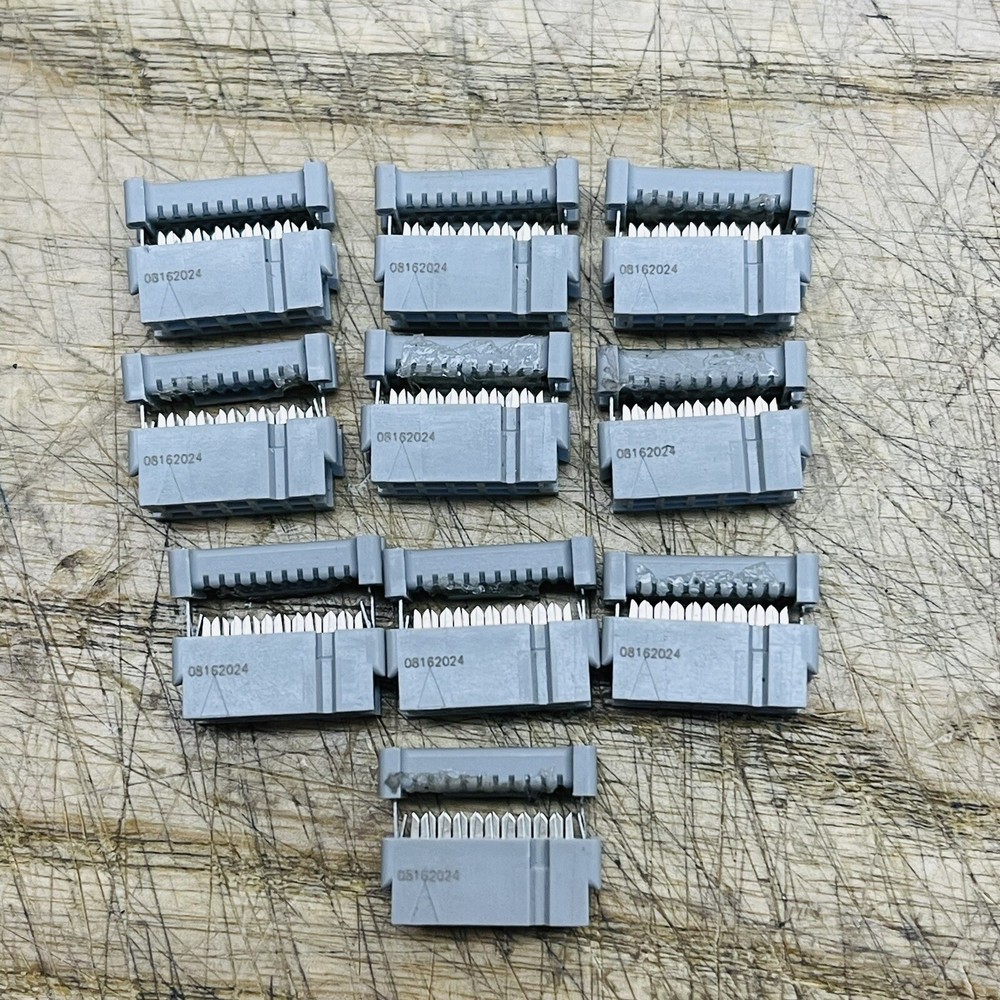 (LOT OF 10) 3473 WIREMOUNT SOCKETS