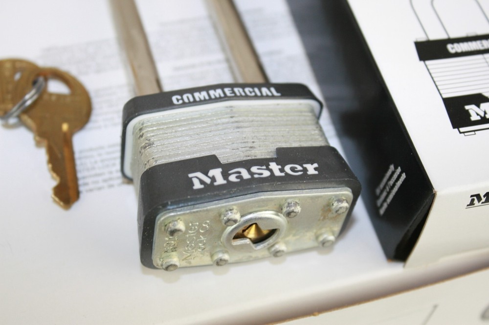 Master Lock Commerc 1LJ Padlock