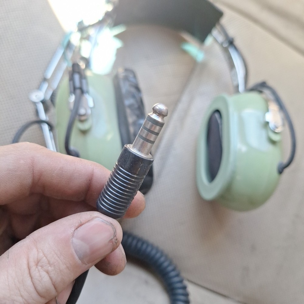 David Clark H10-56 Aviation Headset with Microphone (Mint Condition)