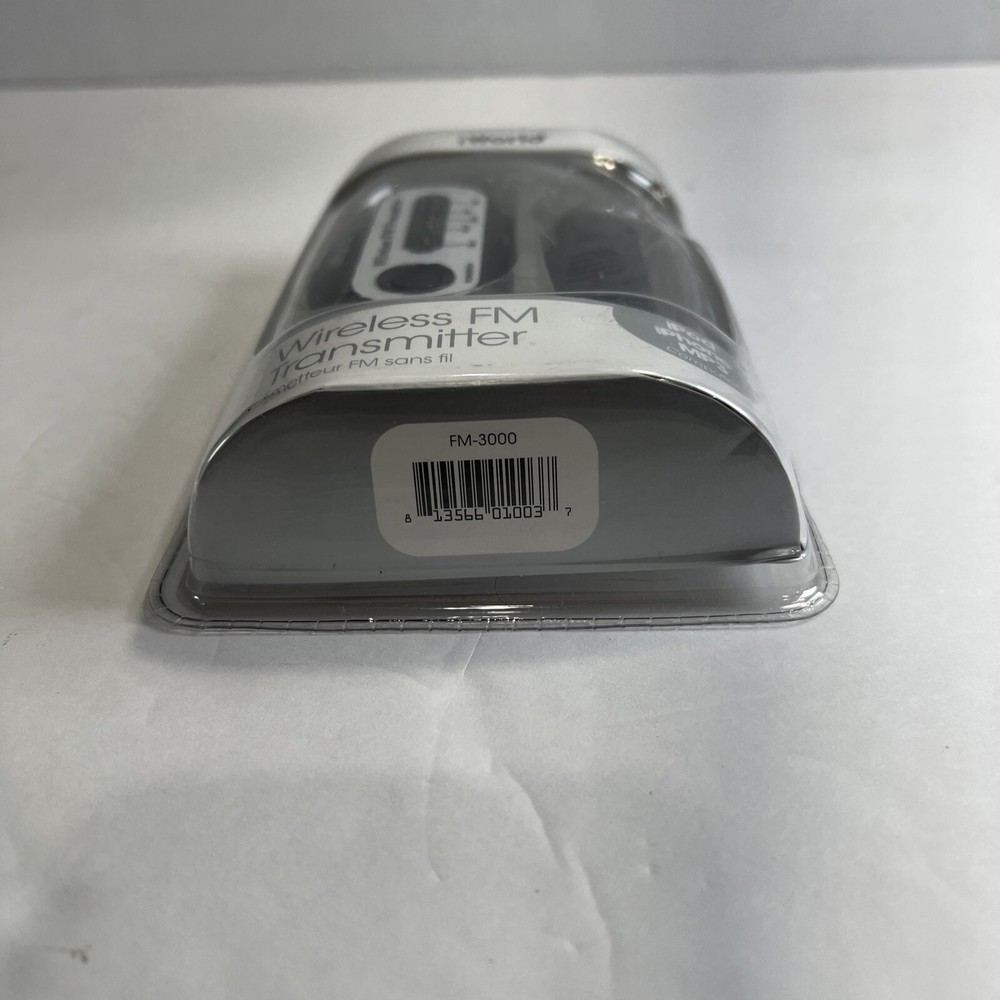 NEW iWorld Wireless FM Transmitter for iPod, iPhones, MP3 players Music Casting