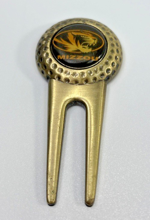 7 Golf Divot Tools And 1 Bag Tag