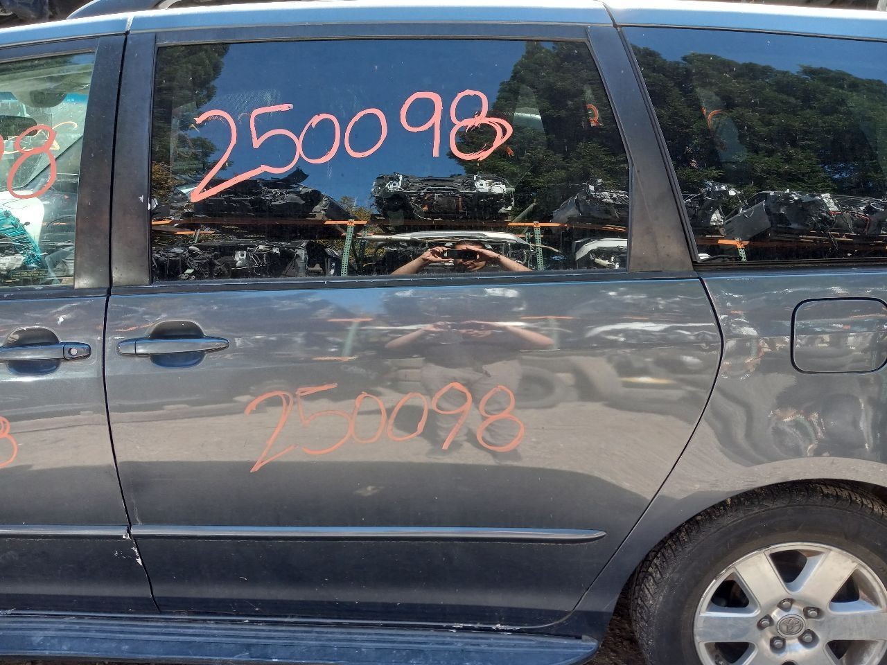 06-10 TOYOTA SIENNA LE ROOF DISPLAY DVD ENTERTAINMENT TV SCREEN