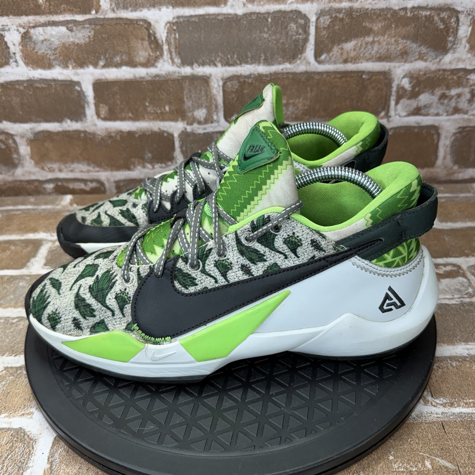 Nike Freak 2 Naija Giannis Basketball Shoes Green CN8575-002 Boys Youth Size 7Y