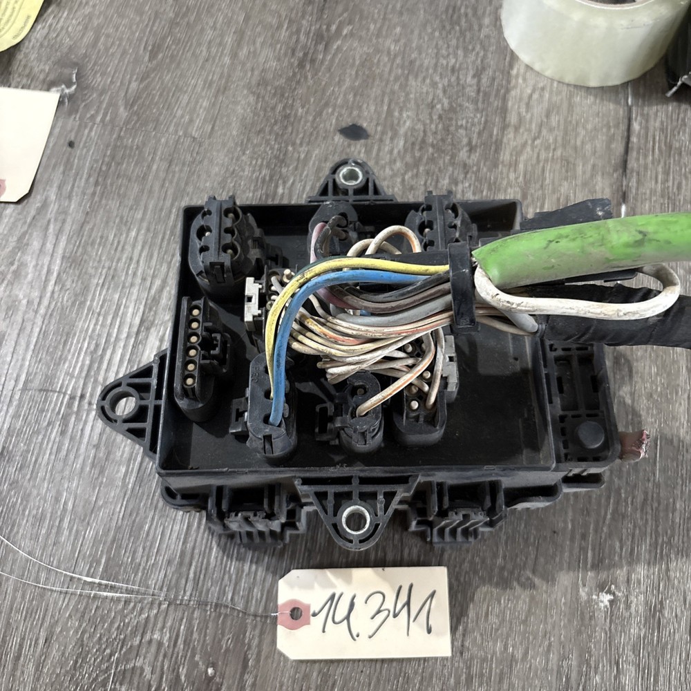 VOLVO VNL FUSE BOX Missing P/N
