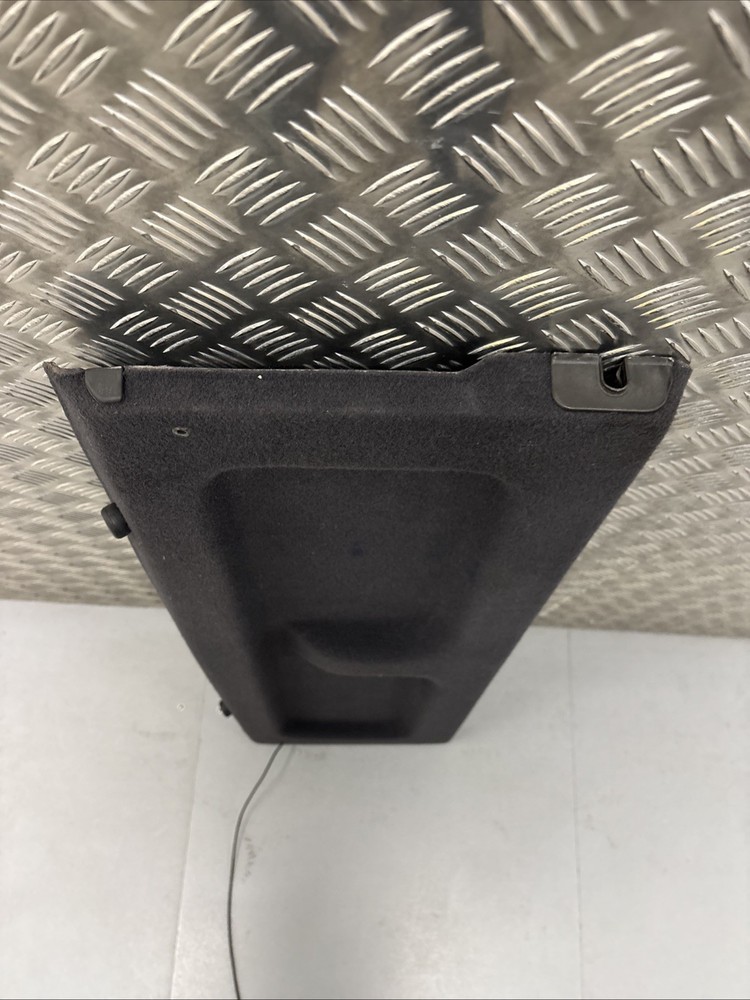 2003-2009 HYUNDAI GETZ PARCEL SHELF / LOAD COVER MISSING ONE STRAP RefB