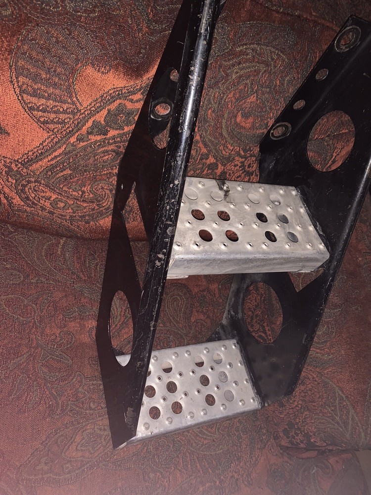 Heavy Duty Frame Mounted Step - International