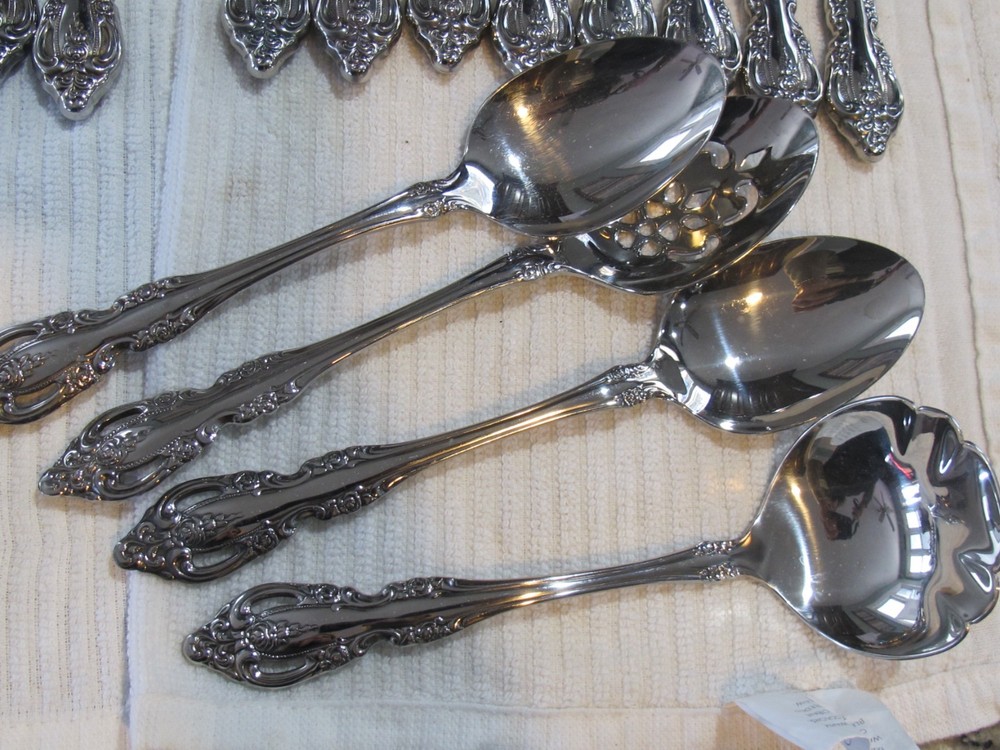 Oneida BRAHMS Stainless Flatware Pierced Floral Service (8) Set + Serving Pcs