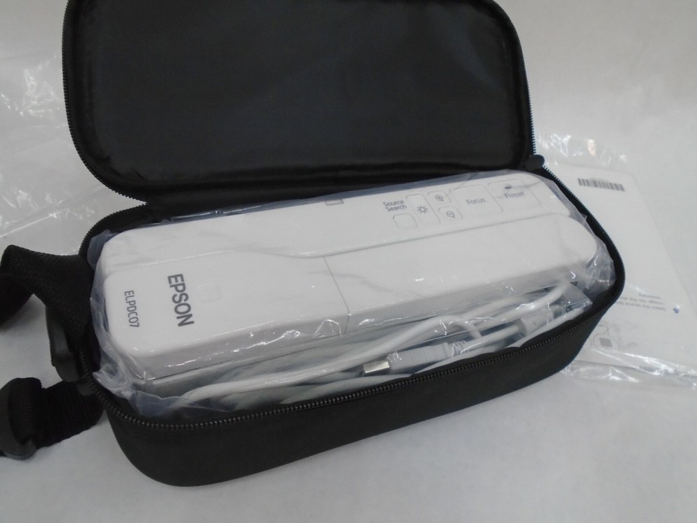 NEW EPSON ELPDC07 DOCUMENT CAMERA PROJECTOR PORTABLE WHITE W CASE