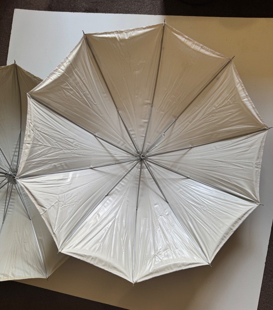 PHOTOGRAPHY STUDIO LIGHTING UMBRELLAS (2), 36" Silver & White