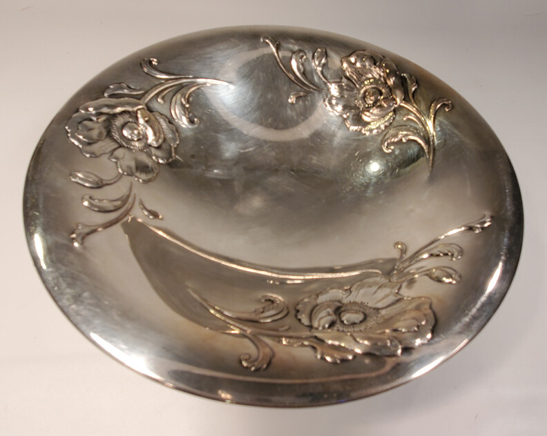 Sliverplate Bowl Oneida Gala Three Footed Beautiful Floral Design 1960's