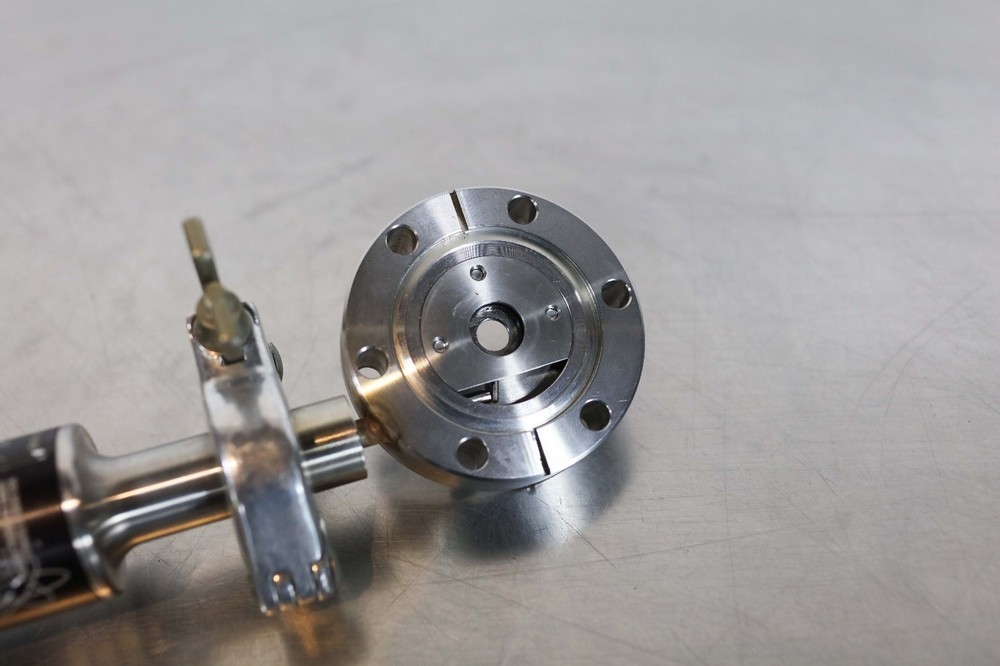 MDC Vacuum Iris Aperture Port / Linear Motion Feedthrough K075-BLM-1 / 2.75" CF