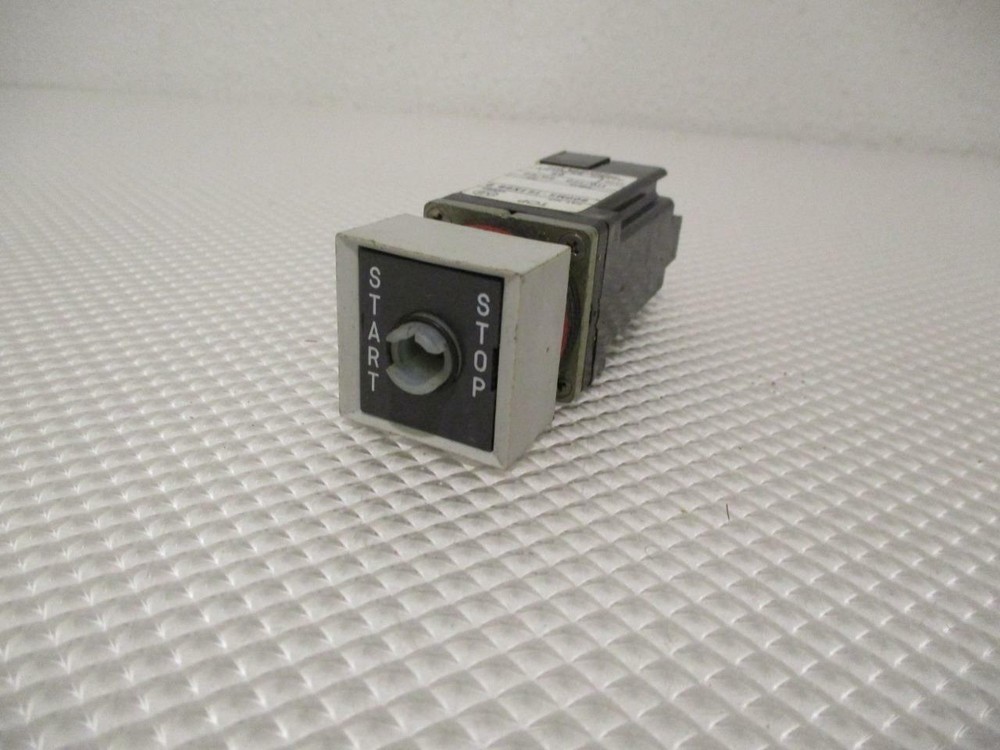 ONE USED ALLEN BRADLEY SELECTOR SWITCH 800MS-16JX9B.
