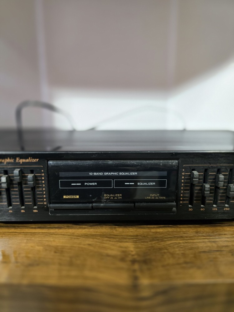 TEAC EQA-110 Stereo Graphic Equalizer Works Missing one slider cover