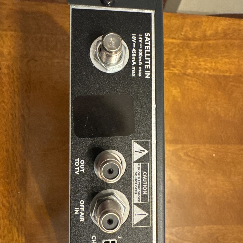 Direct TV Receiver/Remote Model D10-100 Power Cable & Remote Included