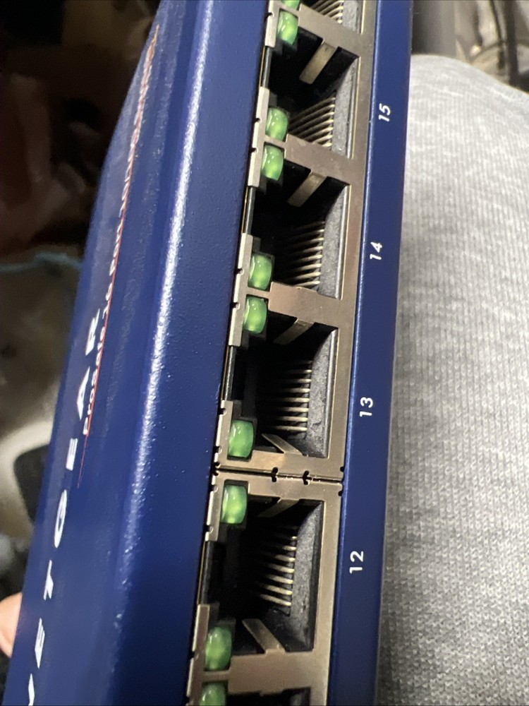 NETGEAR Prosafe 16-Port 10/100 Network Switch FS116