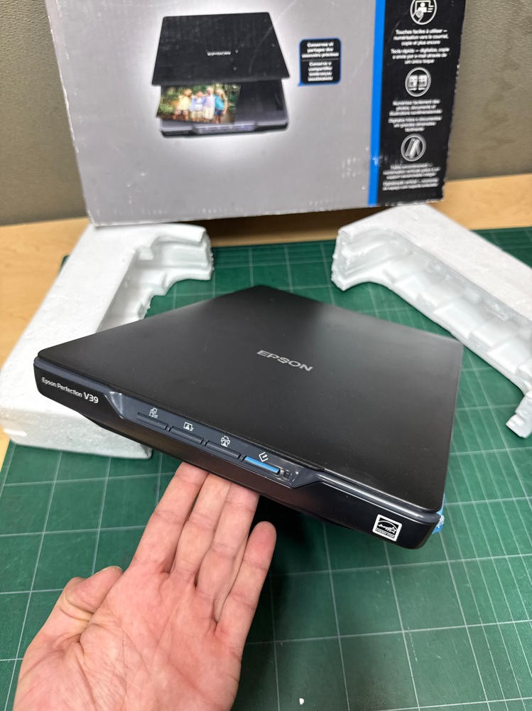 Epson Perfection V39 Photo Document Scanner USB Powered Flatbed Scanner BOX EUC