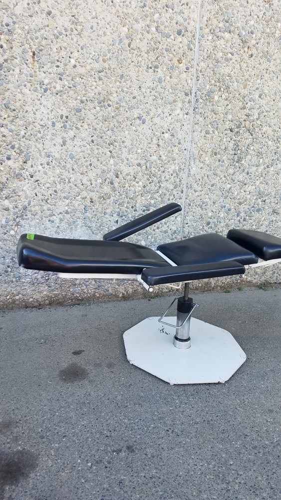 UMF Medical Power Exam Table