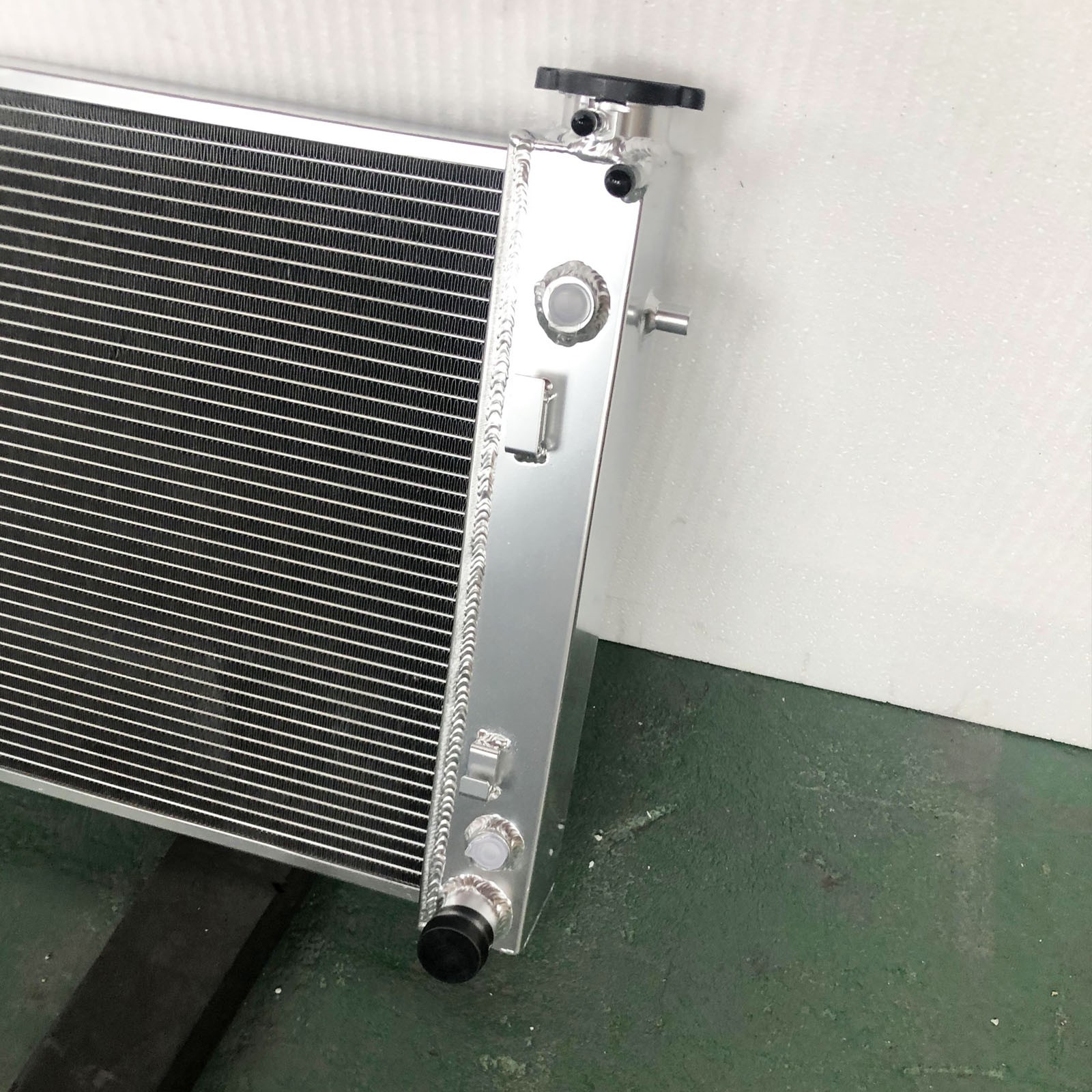 Radiator For Pontiac GTO Base 6.0L V8 5967CC 364Ci 2005-2006 Aluminum AT MT 2987