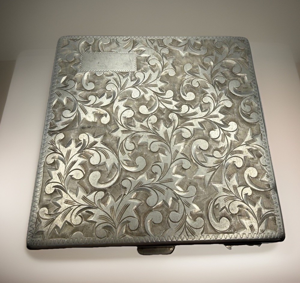 Antique Silver Makeup Compact With Flora Pattern & Leaf Scroll Pattern 3" 161 gr