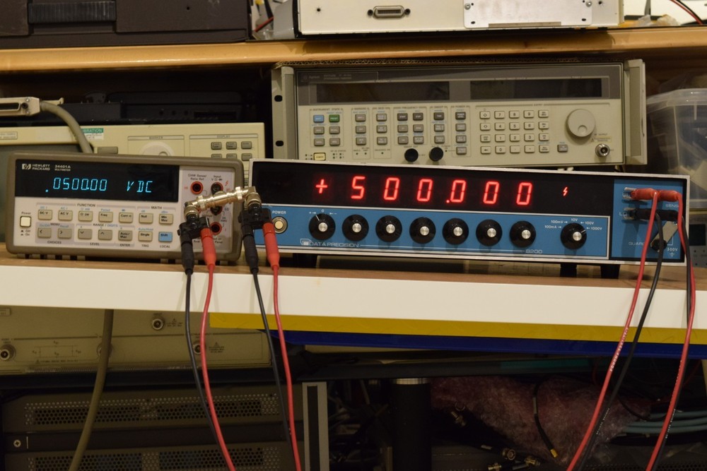Data Precision 8200 DC Current Voltage Calibrator 6.5 Digits (1kV GPIB D11 RT2)