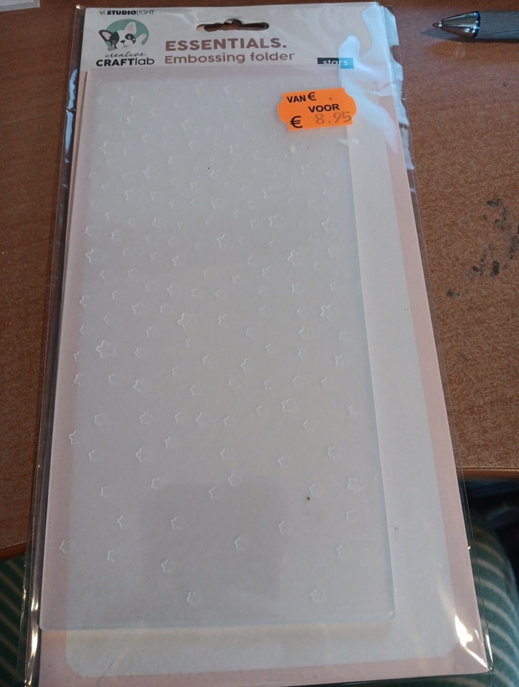 ESSENTIALS EMBOSSING FOLDER NEW 21x10.5 CM STARS