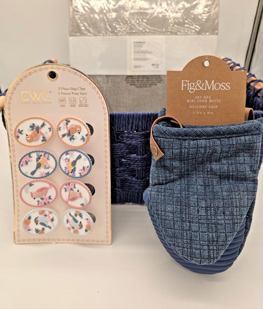 Kitchen Bundle New – Cutting Boards, Farberware Shears, Oven Mitts, Basket /Tool