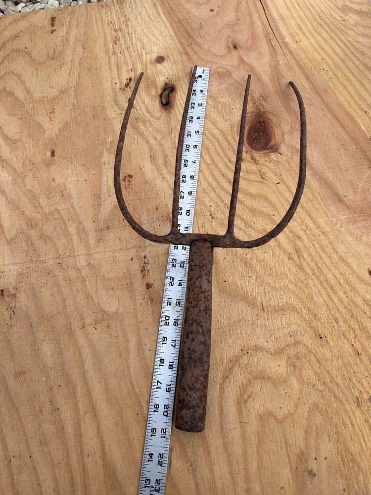 Fork Rake Head 4 Thines Rusty Rustic no handle Original Vintage Primitive Metal