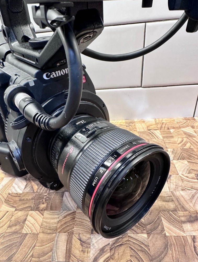 Canon EOS C200 Cinema Camera (EF-Mount) with Lens