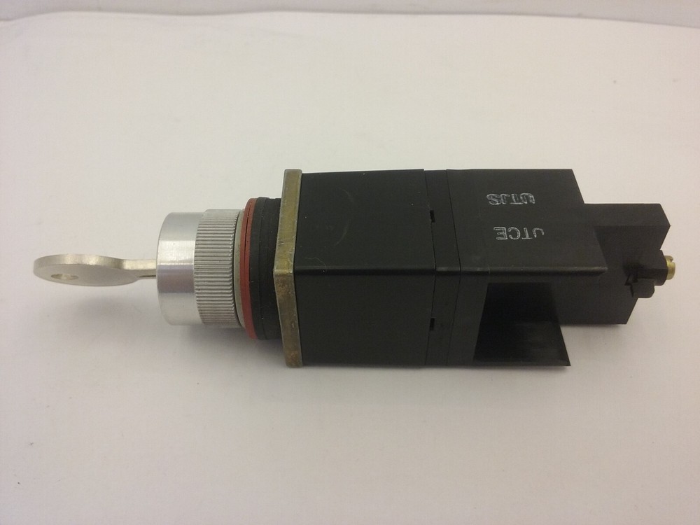 ALLEN BRADLEY 800MR-H42B SELECTOR SWITCH SPRING RETURN OPERATOR SER.A NNB