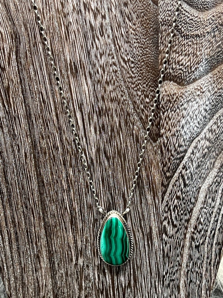 MALACHITE ~ STERLING SILVER ~ NECKLACE (18")