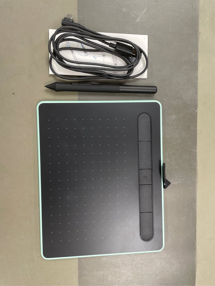 Wacom Intuos Wireless Tablet, 7.9" x 6.3" 3