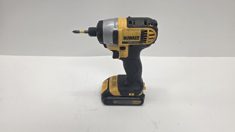 DEWALT DCF885 WITH BATTERY (P08031565)