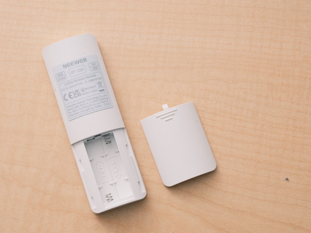 NEEWER Remote Control Bluetooth RT100 Teleprompter App for iOS Android T