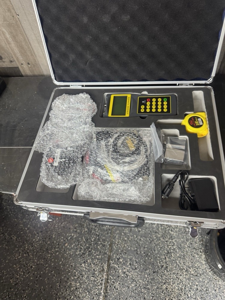 CGOLDENWALL Handheld Ultrasonic Flowmeter Clamp on Flow Meter