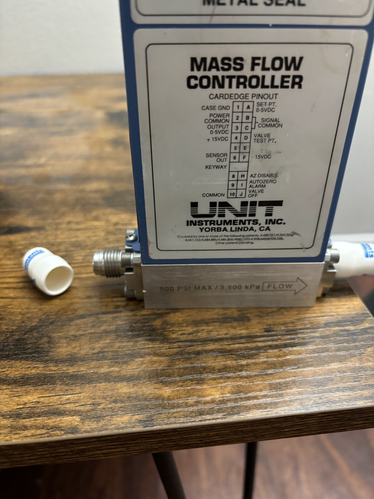 Unit UFC-1660 Mass Flow Controller MFC, Gas: N2, Flow: 100 sccm