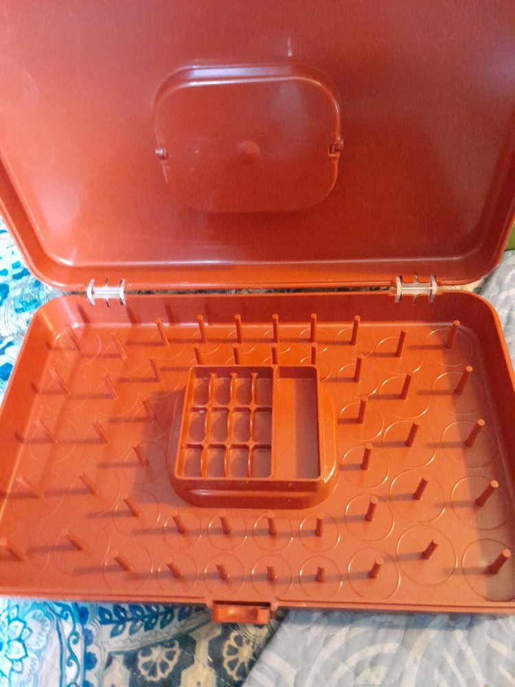 Vtg The Thread Bed W/ Box 1978 & 4 Wilson Plastic Thread Holder Containers