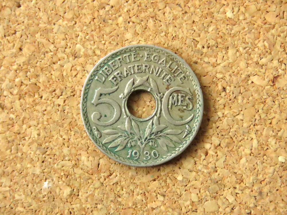 FRENCH COIN. 5 CENTIMES,  DATE. 1930.  VERY GOOD CONDITION.