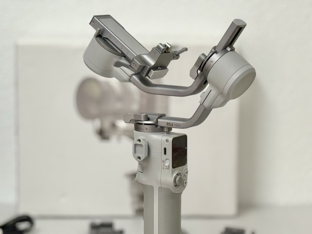 DJI RS 4 Mini Handheld 3-Axis Gimbal Stabilizer #3
