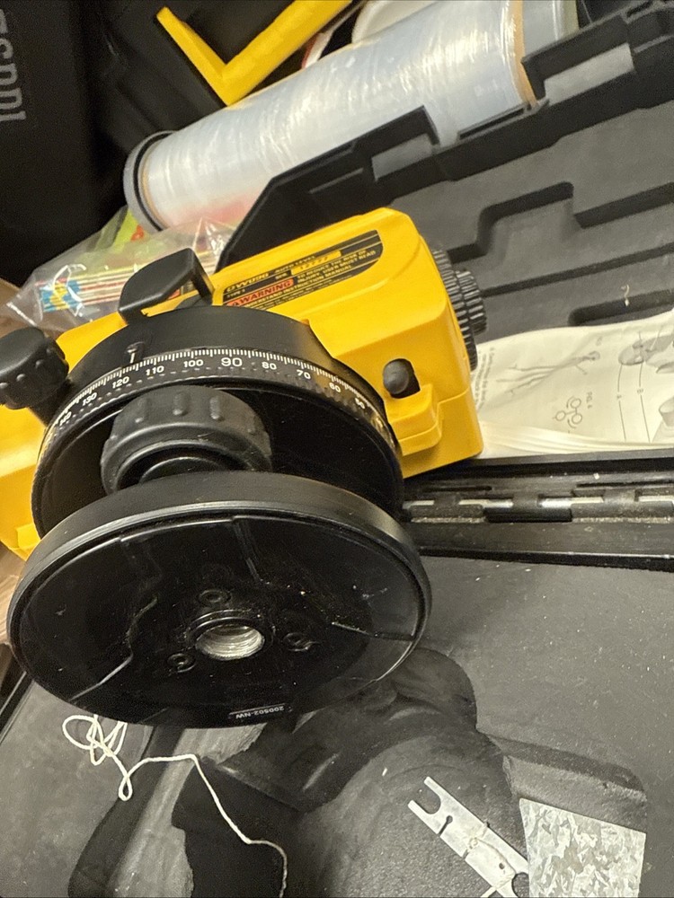 Dewalt DW096 Automatic Level, 26x Magnification, Type 1, w/original Storage Case