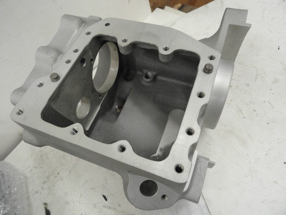 FL-FLH-FX "NEW" TRANSMISSION CASE #34702-78
