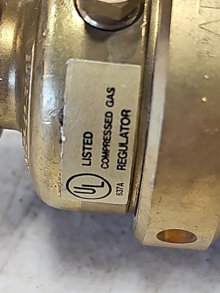 Linde Compressed Gas Regulator 637A W/ Two Oxygen Gauges
