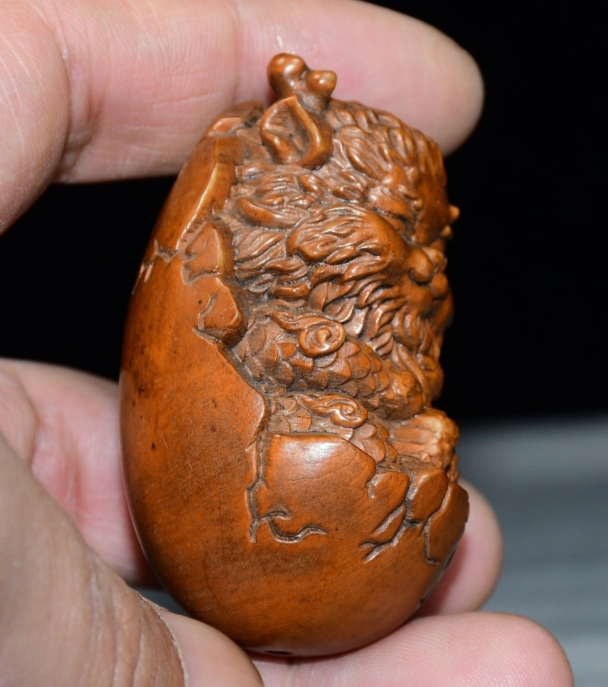 Exquisite Small Leaf Boxwood Monkey Pendant